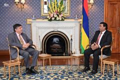 Hon.-Minister-Charan-Jeath-Singh-meeting-with-President-of-the-Republic-of-Mauritius-H.E-Mr.-Prithvirajsing-Roopun
